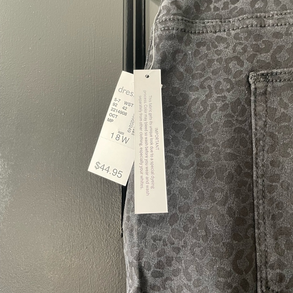 dressbarn Black Leopard Print Women's Straight Leg Jeans - Picture 4 of 4